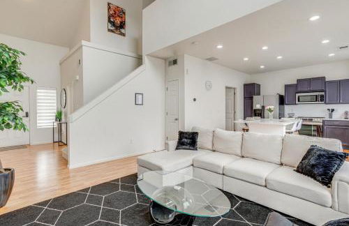 6 Mi to DIA Denver Home with Fenced Yard and Fire Pit - Foto 5