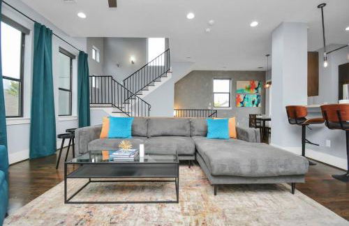 Skyline Views - Sleeps 10 Home Near Downtown - Photo 37