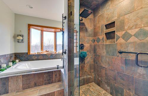 7,000 Sq Ft! Private Rapid City Estate with Pool - Foto 41