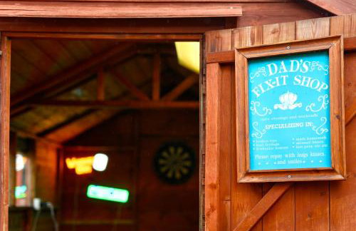 A Luxurious Home with Hot Tub and Man Cave! 9ppl - Foto 47