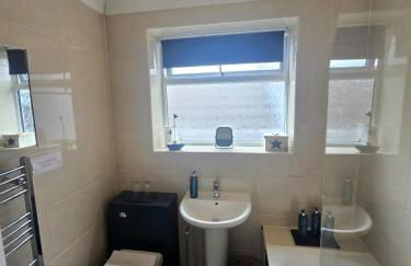 Inalong - Quirky property with sea views above an Ale House - Foto 6