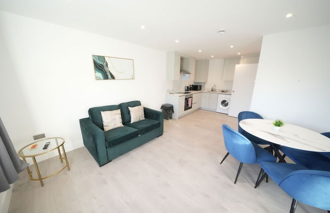 Heathrow Charge and Go - Photo 59