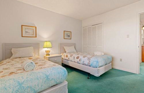 Oceanfront 2 Bedroom Condo at Golden Strand - Foto 24
