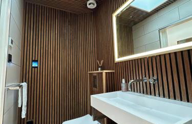 Contemporary 3-Bed Penthouse with River Views - Foto 2