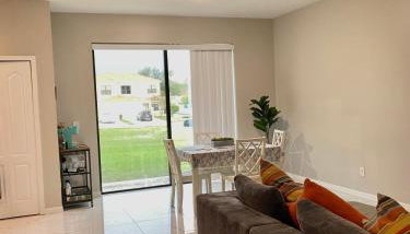 Modern Tropical Family Retreat near Legoland, Disney, Universal and Bok Towers - Foto 5
