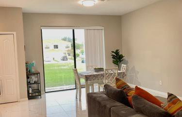 Modern Tropical Family Retreat near Legoland, Disney, Universal and Bok Towers - Foto 5