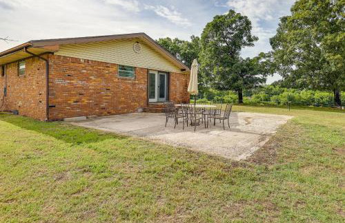 9 Mi to Grove: Home w/ Fire Pit in Southwest City - Foto 29