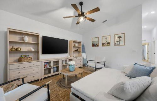 Cozy Coastal Cottage Minutes to Beach and Downtown - Foto 13