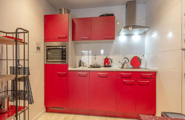 An Apartment That is Attractively Furnished - Foto 32