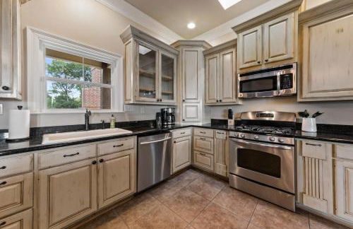 Gameday Getaway - Pool - King Bed - Sports Complex - Foto 12