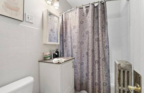 City Charm Studio Apt in Chicago - Kenwood 205 - Photo 7