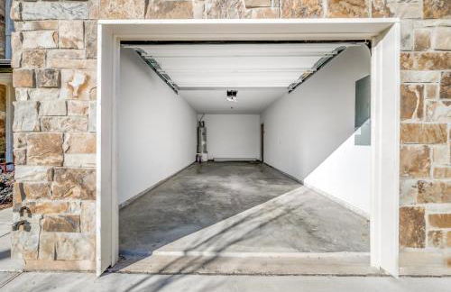 Stylish townhome near AT&T Stadium, Globe Life, Six Flags & More - Photo 10