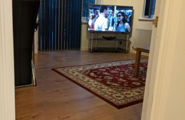 Oaklawn Apartment - Sleeps 4 Parking & Garden - Photo 19