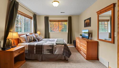 Black Bear Lodge Condo with Kayaks BBQ & Fire Pit - Photo 3