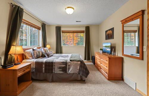 Black Bear Lodge Condo with Kayaks BBQ & Fire Pit - Photo 3