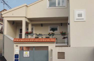 Gold Apartments - Photo 24