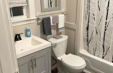 Downtown Beverly 5 Min to Salem - Photo 5