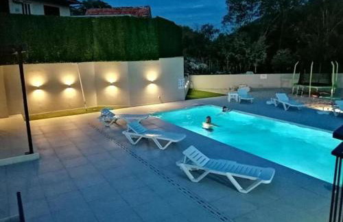 House Serenity with Pool - Foto 15