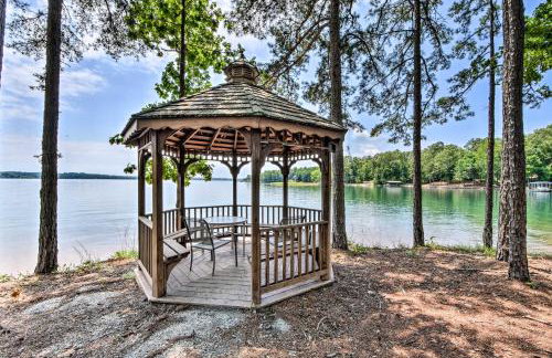 Views, Pools and Marina Lake Keowee Condo! - Foto 20