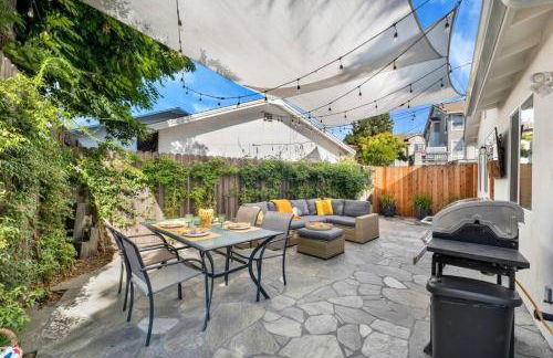 Modern Cottage, Hot Tub, Bistro Patio, Putting Green, Walk to All! - Foto 31