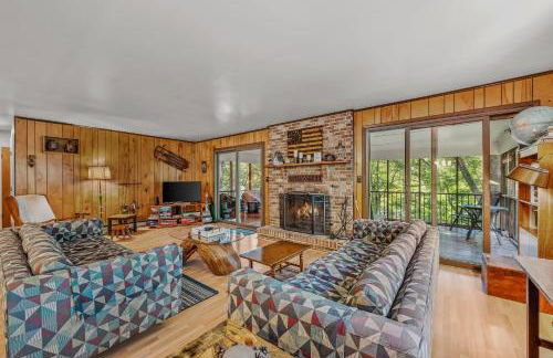 Chesnutt Cabin - Riverfront, Fire Pit, Game Room, Wifi, Screen Porch, View, King Bed - Foto 11