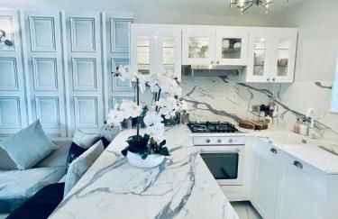 Cotswold Chic Retreats "Cloud Nine" Central Chipping Campden-Parking-Garden - Photo 14