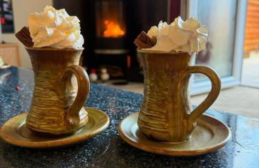 Romantic Luxury Cabin & Hot Tub near New Forest Dorset - Photo 13