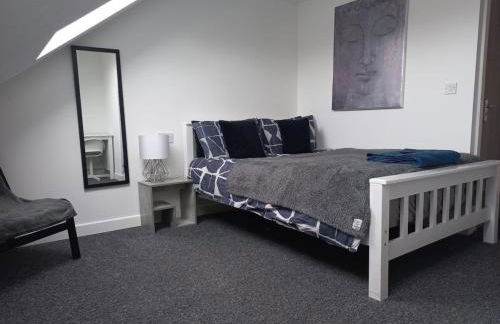 Large 6 Bed 6 Bathroom House - Ideal For Families, Large Groups, Contractors & Business Travellers - Foto 22