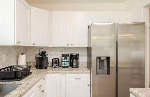 Central Tampa Contractor Base Private Room Shared Spaces - Foto 8