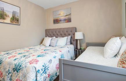 Beach access close to Walmart, Bowling,skating and Game room - Photo 62