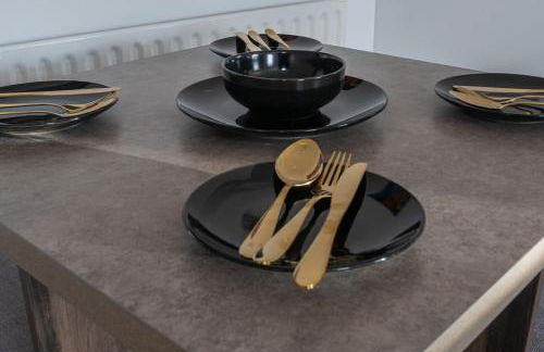 Stylish Waterfront Apartment - Photo 14