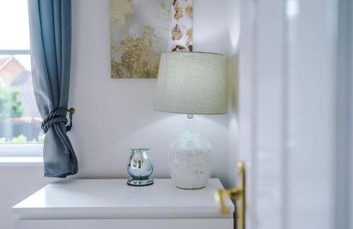 Beach Retreat with Hot Tub Sleeps 8 - Foto 49