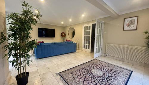 Private Five Bedroom Bungalow in Chertsey - Foto 3, Lobby or reception