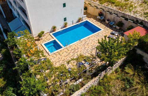 La Perla Apartments - Photo 60