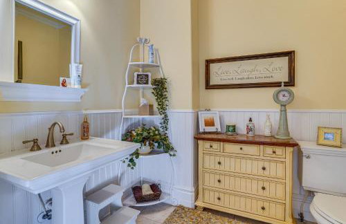 Elegant 6,300-Sq-Ft Family Home with Hot Tub in Orem - Photo 26