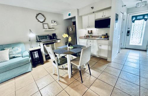 Condo in Waterfront Resort with Balcony Close to Beaches Free Bikes - Photo 15