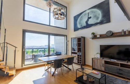 Loft Doble Altura con Terraza Panorámica y Piscina - Photo 2