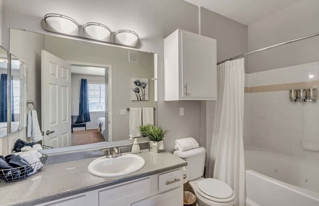 Welcoming 2BR Pool Gym Near Hill AFB Lagoon - Foto 20