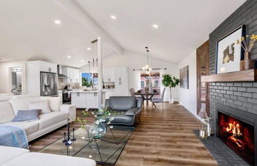 Tastefully Remodeled 4 Bedroom Home with Rainier View - Foto 2