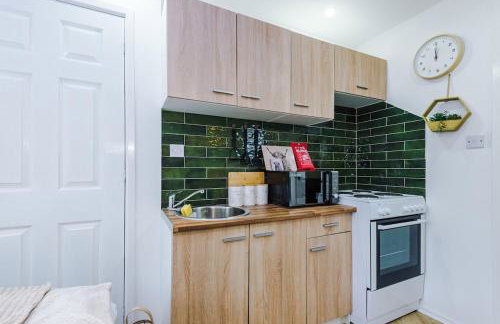 St Davids Lodge - Cosy Stay in Preston for 2 with FREE Parking - Ideal For Business or Work Stays - Presented by Parydise Properties - Photo 16