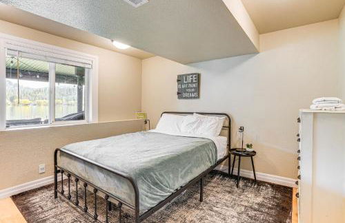 Lakefront Retreat with Kayaks, Paddle Boards and Deck! - Foto 18