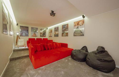 Pool & Cinema Villa by Vacationy - Foto 120