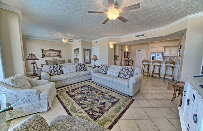 Beautiful Beachfront Condo with Pool View - Unit 0203 by RedAwning - Foto 23