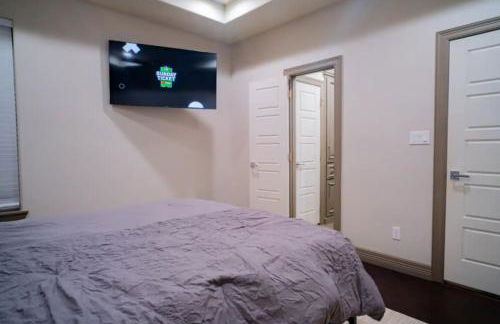 4 Bedrooms Pool Game room Massive Kitchen - Photo 18