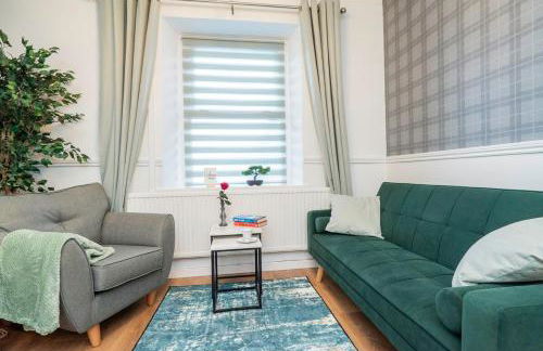 Modern house, sleeps up to 9 - Photo 2