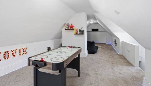 Brand NEW King Suite| Movie/Game Room| Coffee Bar - Foto 3, Other