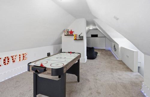 Brand NEW King Suite| Movie/Game Room| Coffee Bar - Foto 3