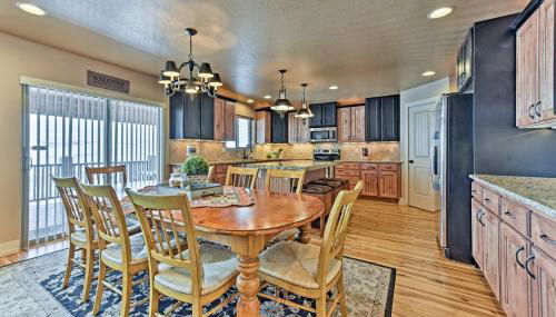 Cabin with Beach Access, Sport Court, Hot Tub and View - Photo 5