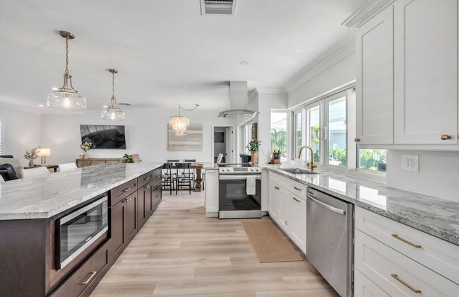 Luxury Waterfront Home Minutes from the Beach by RedAwning - Photo 6