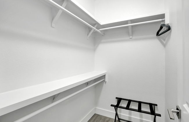 Soaring 2-level Point Venture Home on Lake Travis - Foto 28